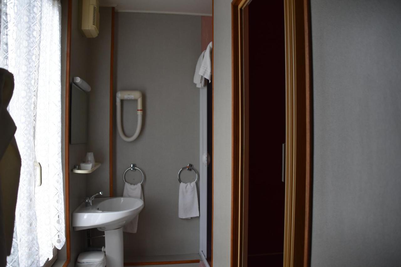 Le Rider Hotel Bort-les-Orgues Kültér fotó